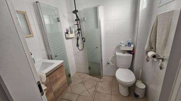 לילך 16, רמת השקד