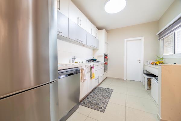 כץ מיכל לייב 68, כפר גנים ב