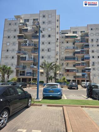 רחבת יעל 11, השופטים