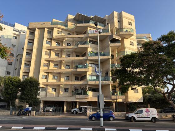 מנחם בגין 10, ג'סי כהן