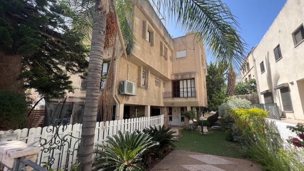 בשכונת רסקו א