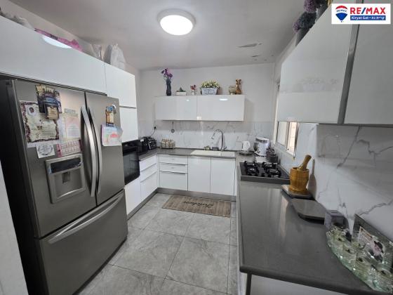 רחבת יעל 11, השופטים