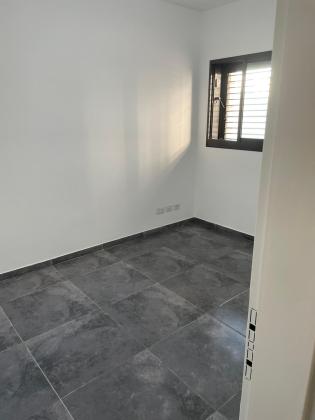 האתרוג 28, הדרים