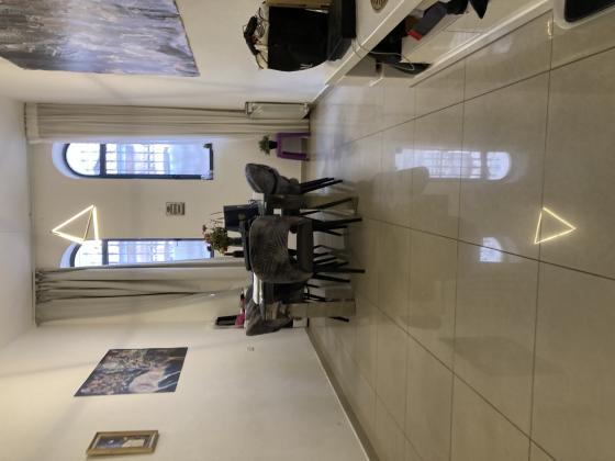 מסילת ישרים, מרכז העיר