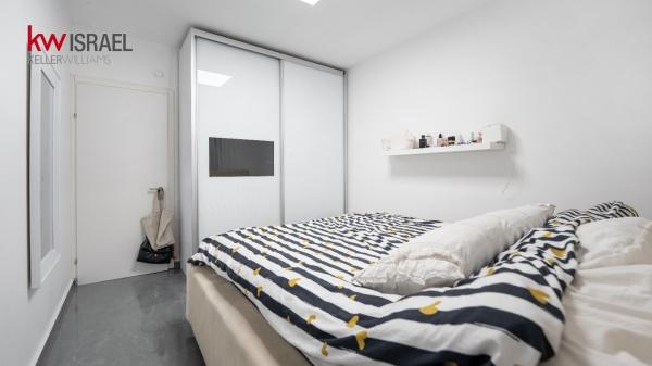 מפרץ שלמה, קריית שרת