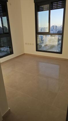 זבוטנסקי 8, מרכז העיר