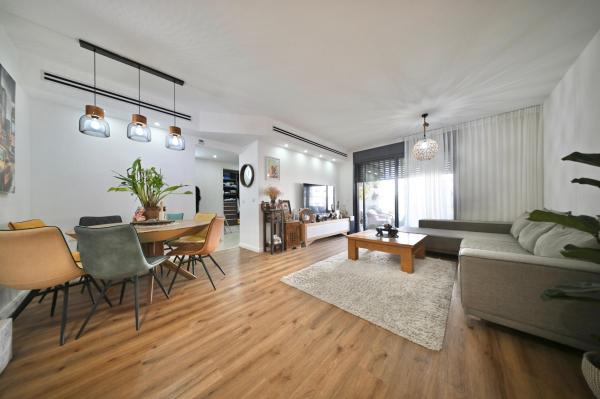 שלמה לוי 1, נוריות