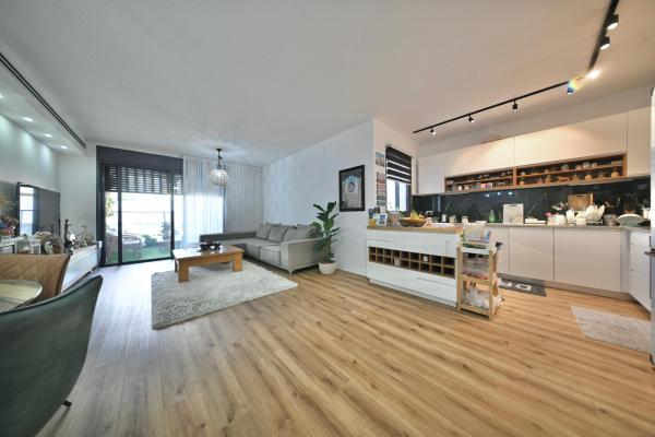 שלמה לוי 1, נוריות