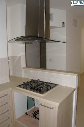 עזרא, שעריים