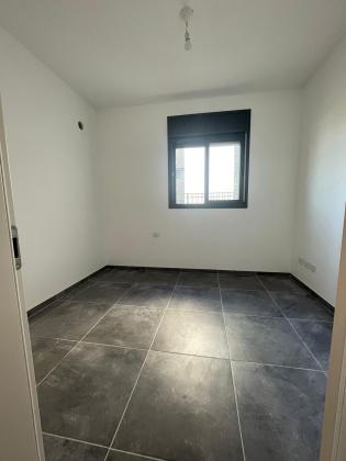 האתרוג 28, הדרים