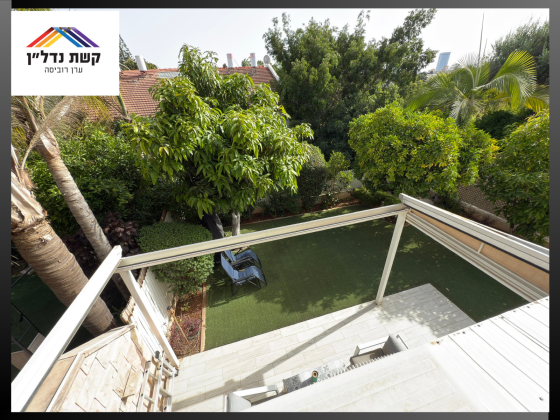 האגוז 12, שיכון מזרחי