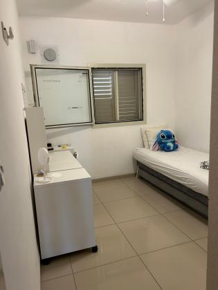 שדרות ירושלים 21, דרום