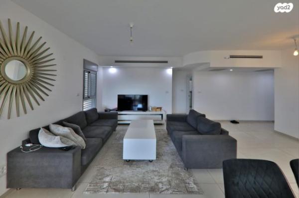 דפנה 24, מרכז העיר