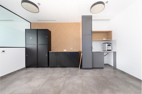 נח מוזס, מב"ת מערב