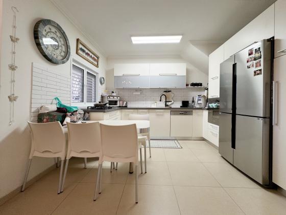 יריחו 23, קריית שרת