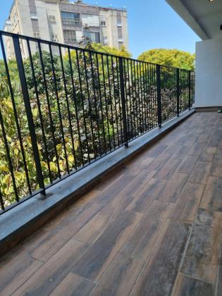 שמואל הנגיד 12, מרכז