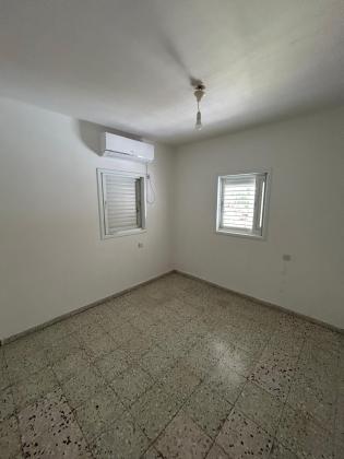 מול עמנואל, רצועת המלונות