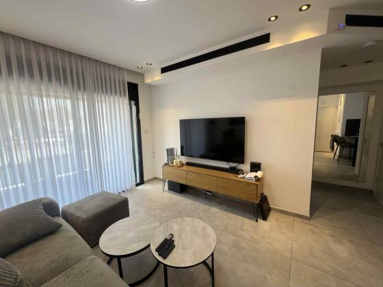 יצחק הלוי 55, גרין ועם