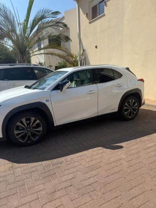 לקסוס IS300h (2021)