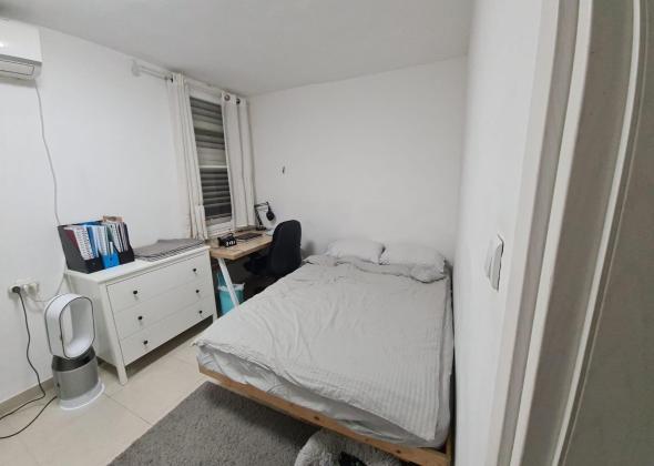 בשכונת שכונה ד