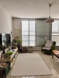 אוסישקין 98, אלון