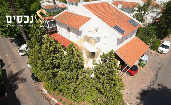 משה תבורי 13, צמרת גנים