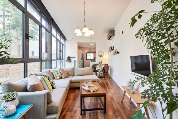 אחד העם, נווה צדק