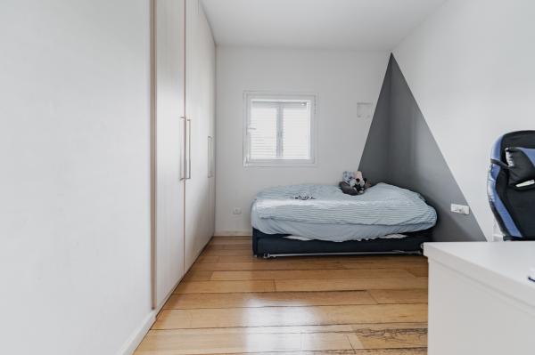 הנדיב, שיכון חברת חשמל