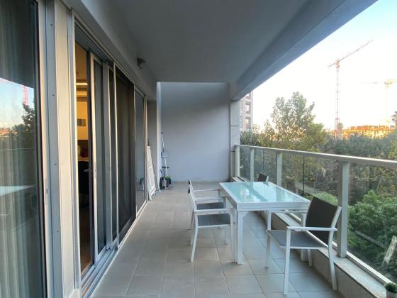 בשכונת נווה גן