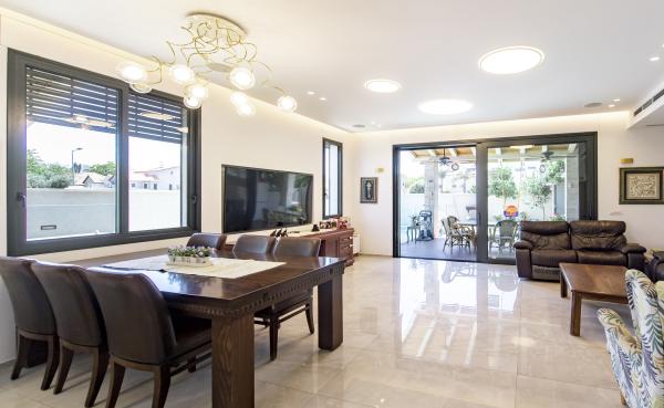 בשכונת הדר גנים