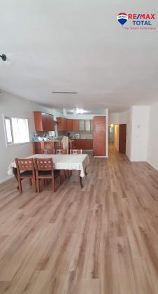 ביאליק 4, קרית עבודה