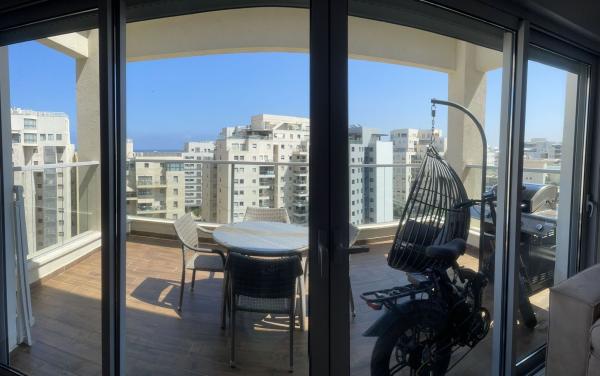 בשכונת ל' החדשה