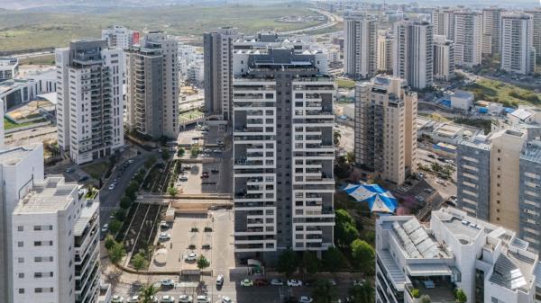 יונתן רטוש 3, פסגות אפק