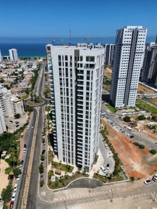 נורית הירש 11, פארק הים