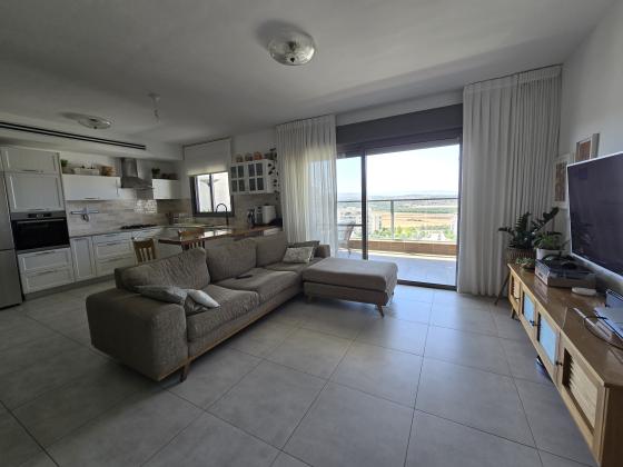 כלנית 22, הפרחים