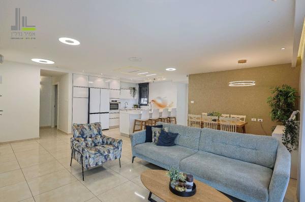 ישעיהו משורר 16, הדר גנים