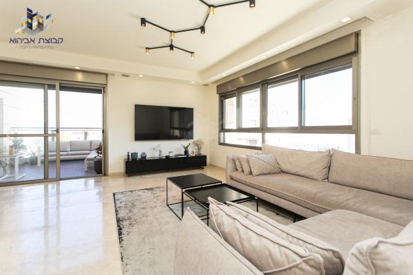 חלמיש 4, רמת אלמוגי