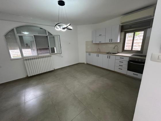 האלה 13, שכונה ג