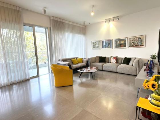 בשכונת נווה גן