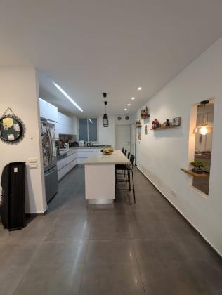 תל חי 27, אברמוביץ