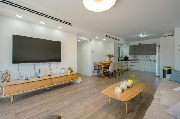 שוהם 25, אבני חן