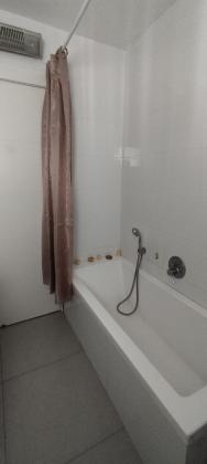 אירוס הארגמן 37, גבעת האירוסים