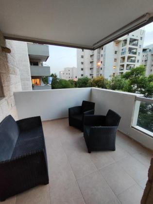 הבדולח 6, אבני חן (קייזר)