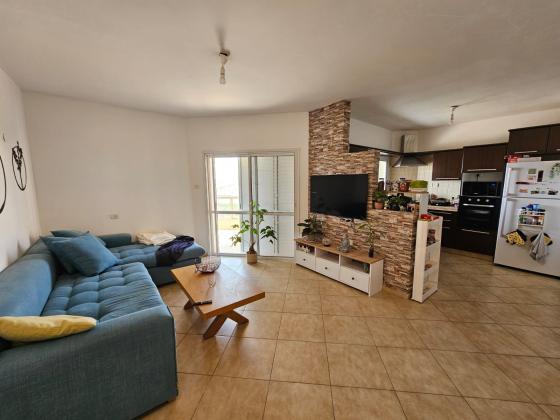 גדעון האוזנר 29, רמות ב'