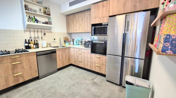 הרצוג, מתחם 1200