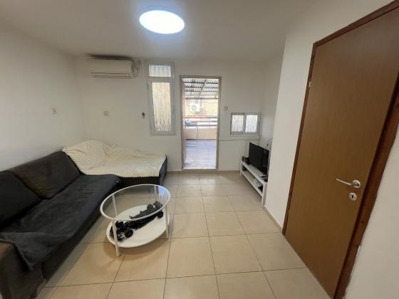 אלכסנדר ינאי 24, שכונה ד