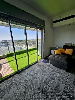 כליל החורש 9, יצחק שמיר