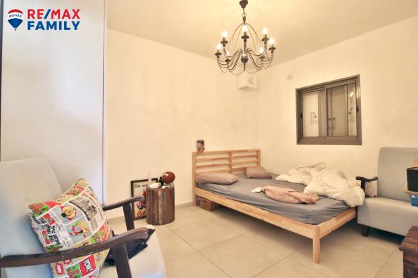 עפרה חזה 14, משכנות אומנים (כורדני)