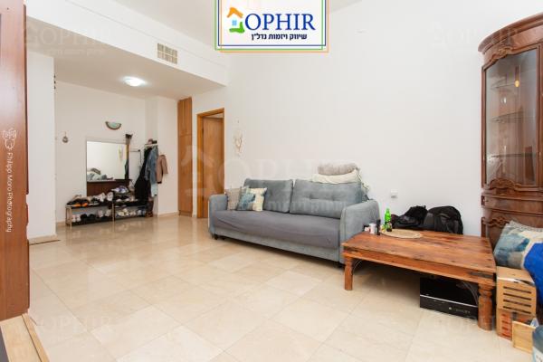 קריית ספר 6, אחוזה