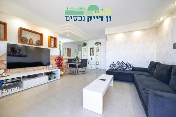 יצחק ניסים 75, הר חומה